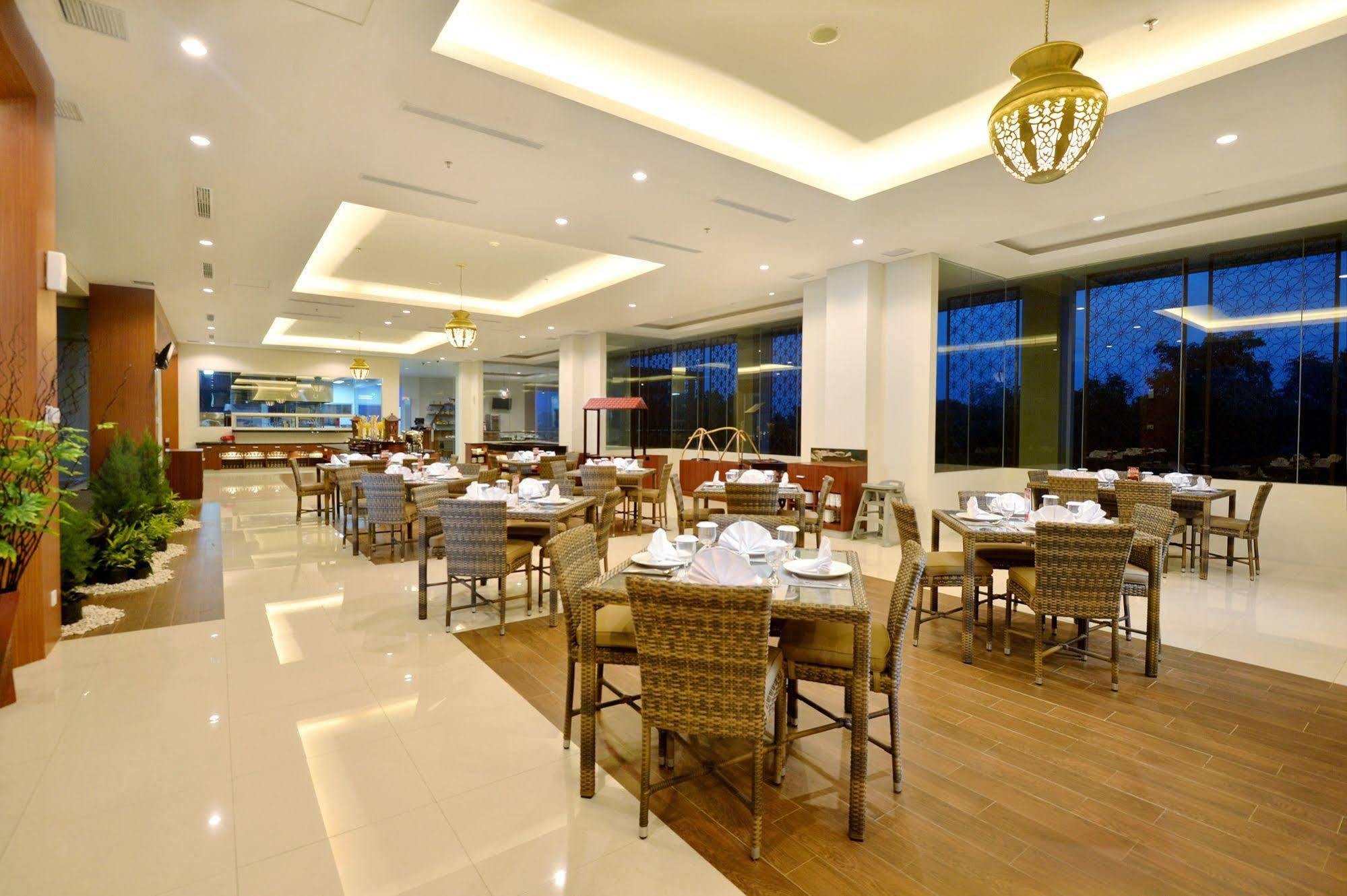 The Atrium Hotel & Resort Yogyakarta Melati Екстер'єр фото
