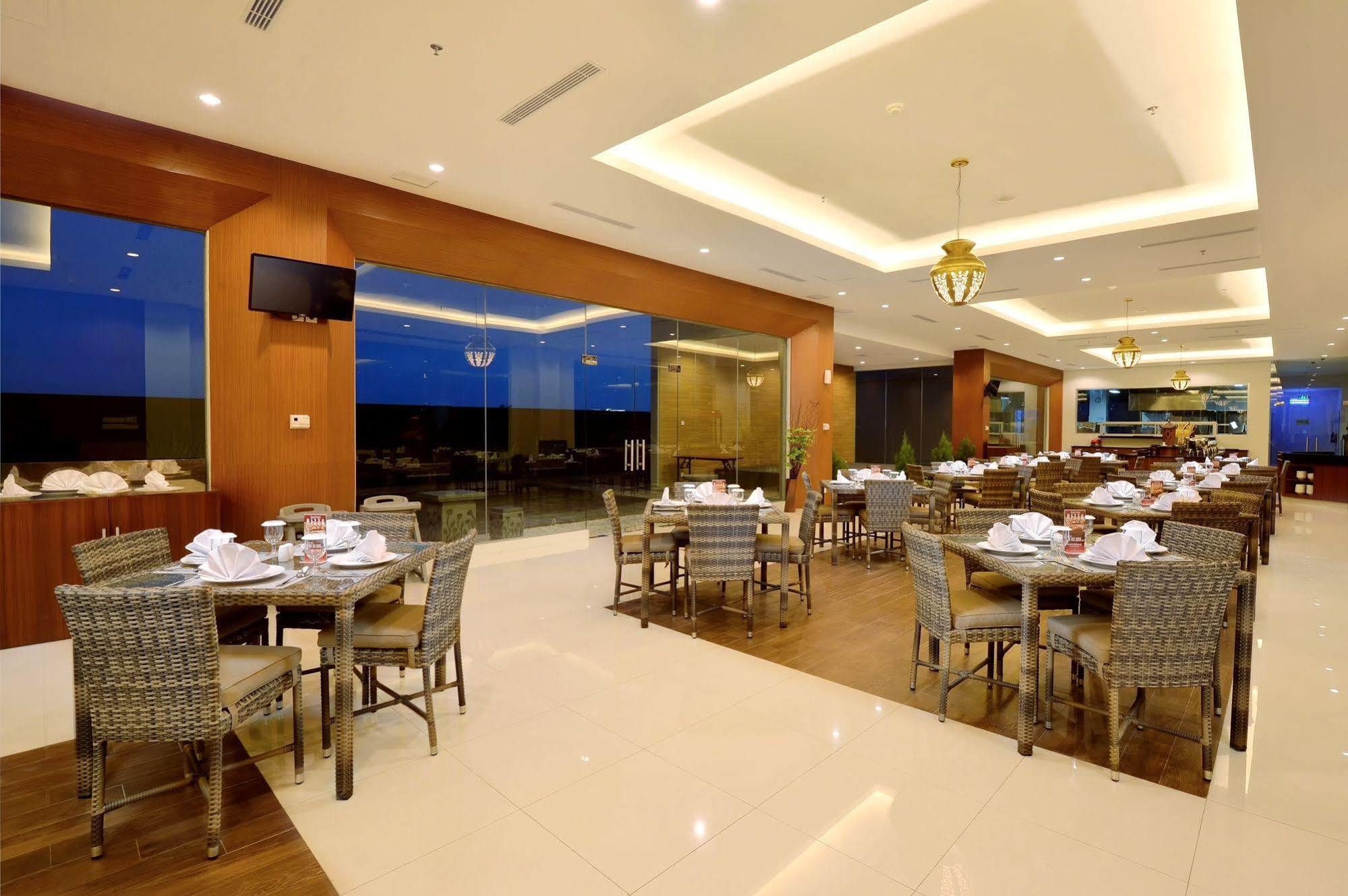 The Atrium Hotel & Resort Yogyakarta Melati Екстер'єр фото