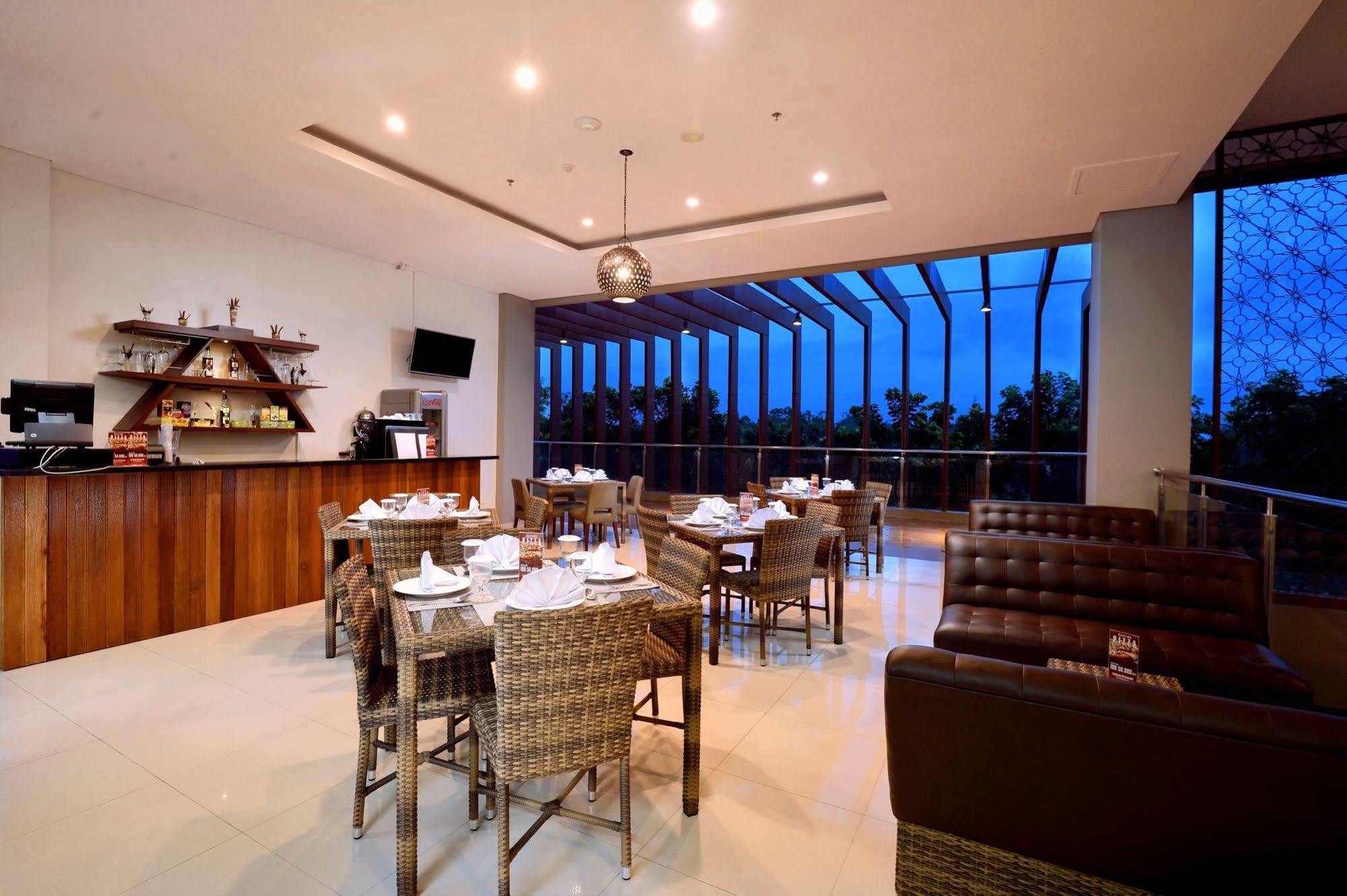 The Atrium Hotel & Resort Yogyakarta Melati Екстер'єр фото